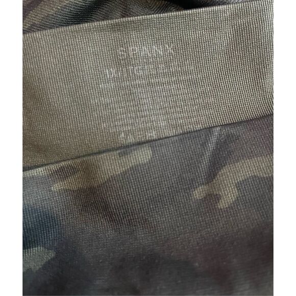 Spanx look at me now seam less leggings camo print size 1x - Picture 7 of 7